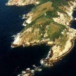 Formação vulcânica no fundo do mar